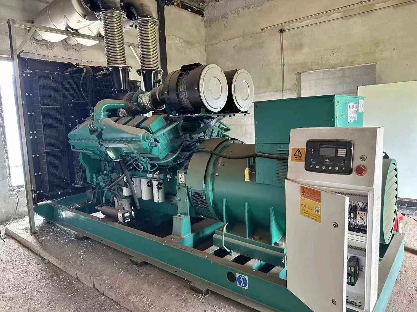 凤城无功补偿装置的性能评估需要考虑哪些因素？